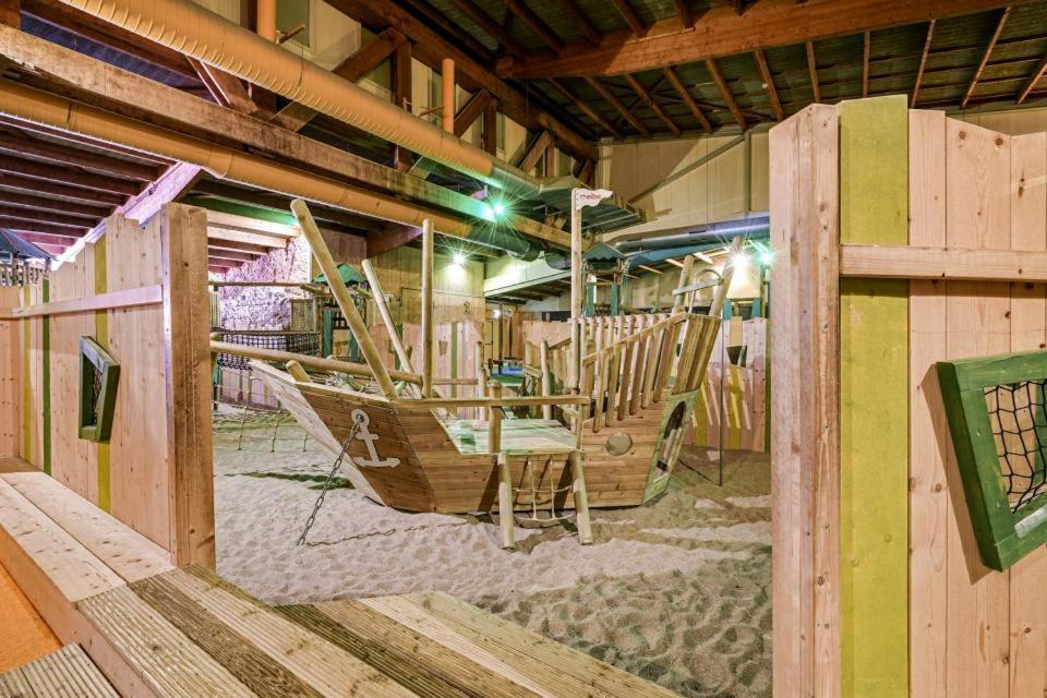 Het Familie Boshuisje - Vakantiewoning Op Prachtig Park Met Veel Faciliteiten Inc Ligbad Gramsbergen المظهر الخارجي الصورة